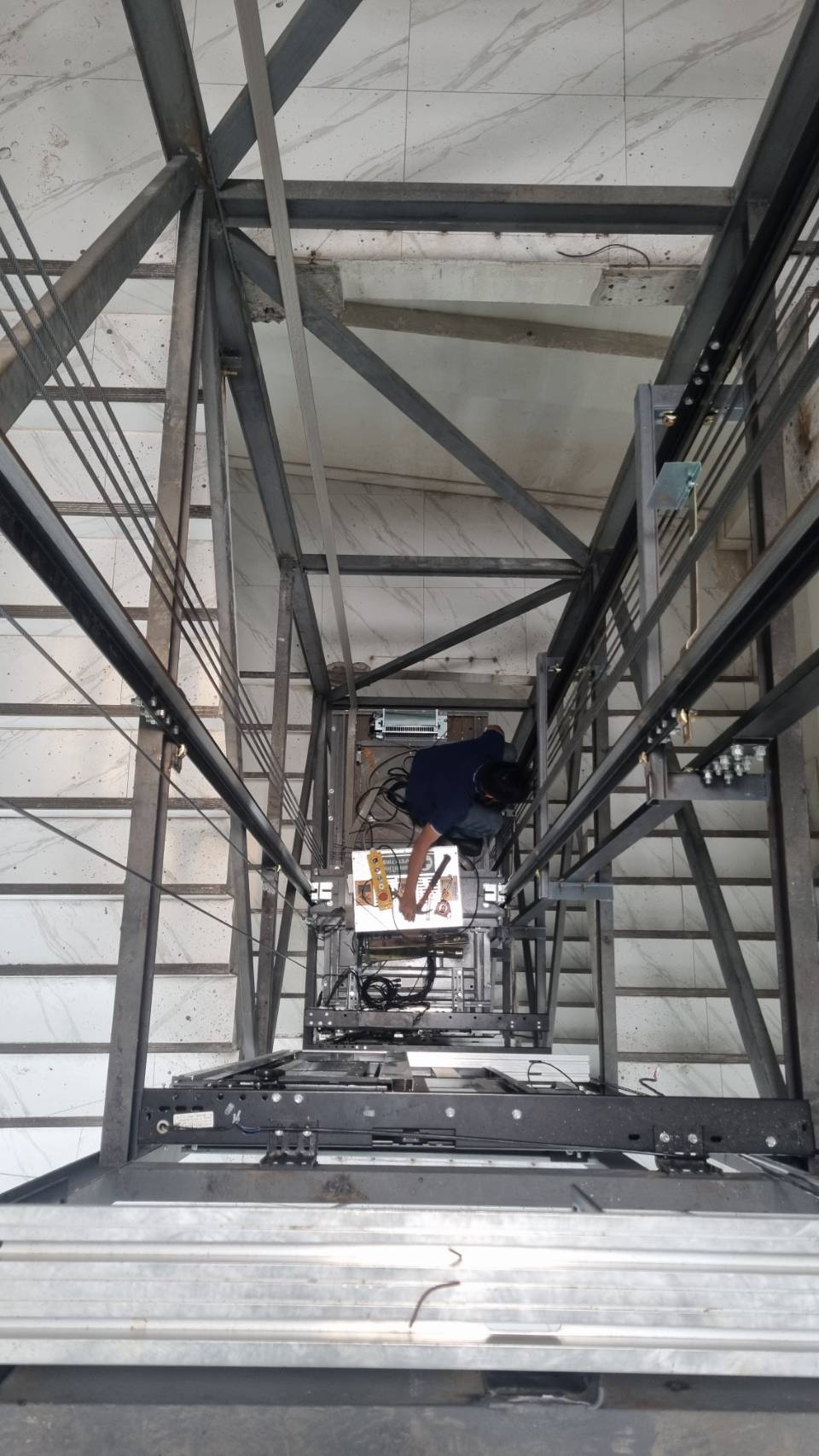 DUMBWAITER ELEVATOR 1